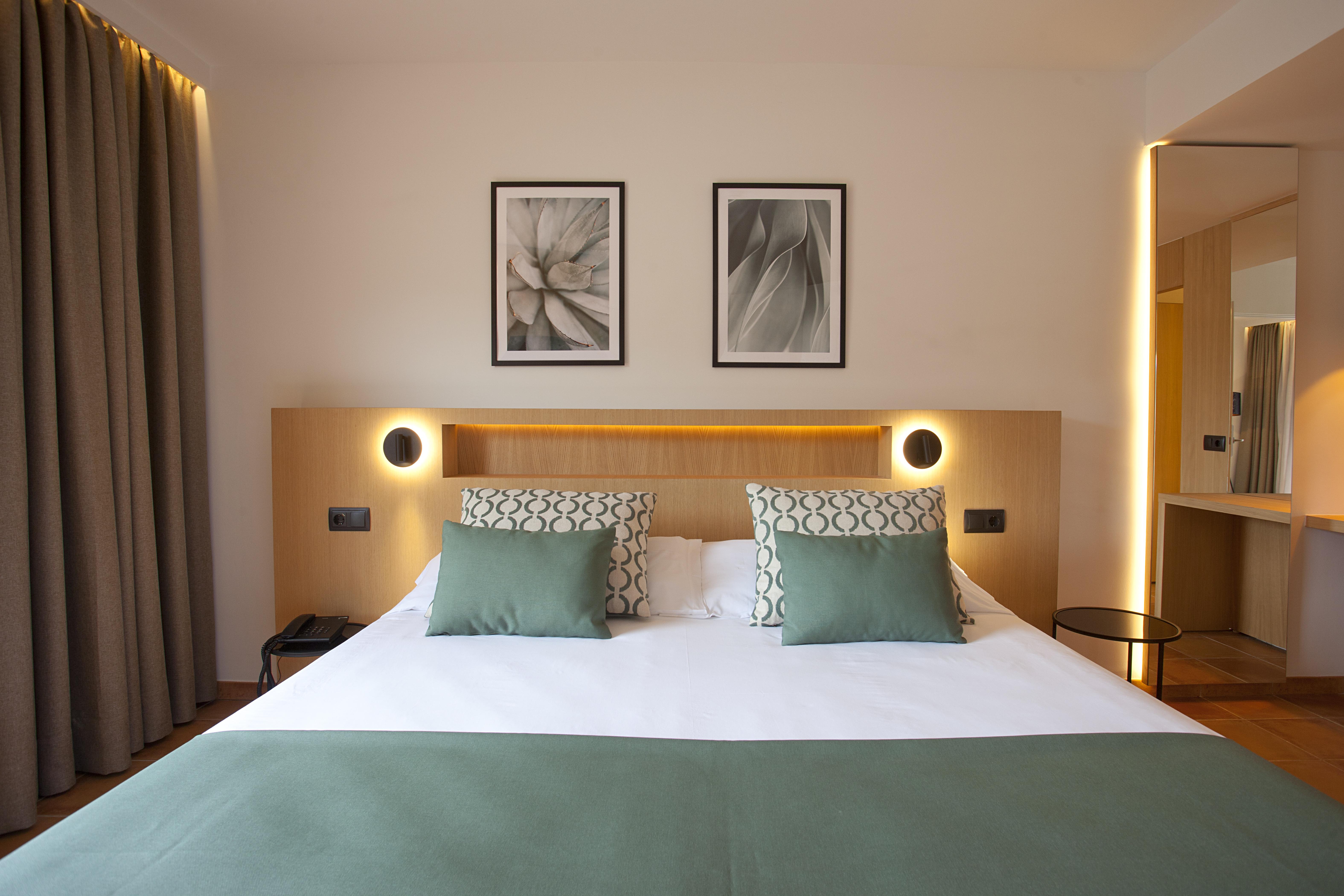Mon Port Hotel & Spa 푸에르토 데 안드라츠 외부 사진